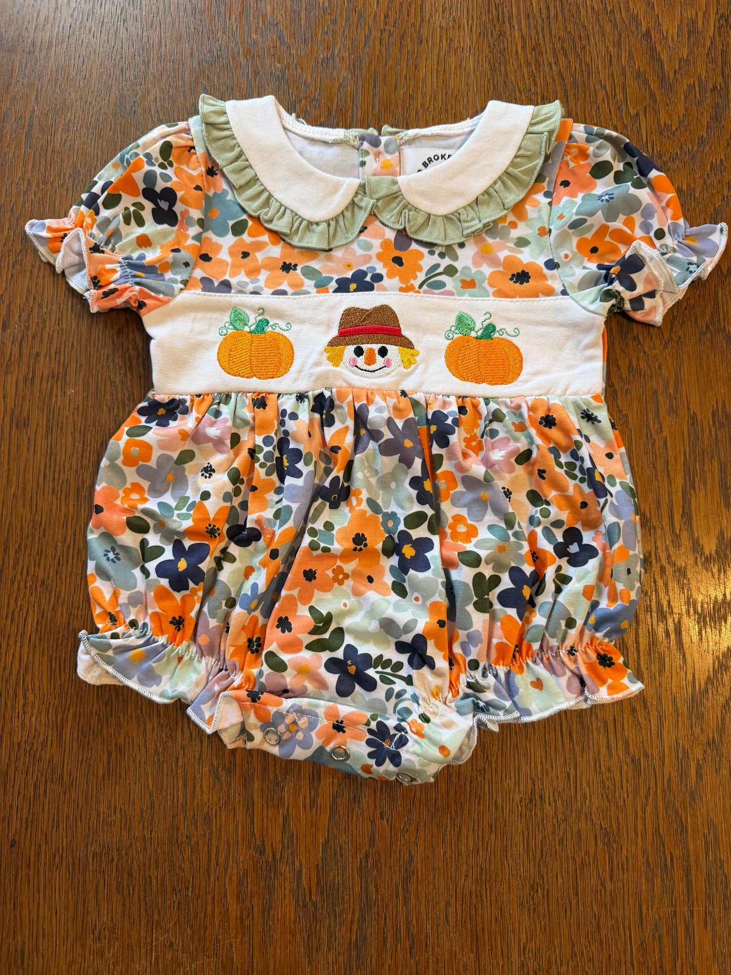 Floral Scarecrow & Pumpkins Bubble