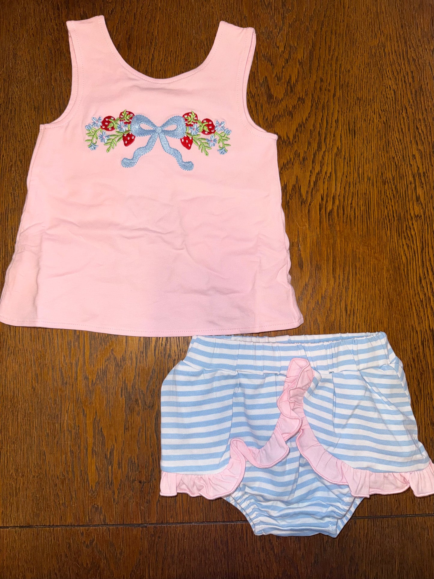 Pastel Bow and Strawberries Skirted Bubble