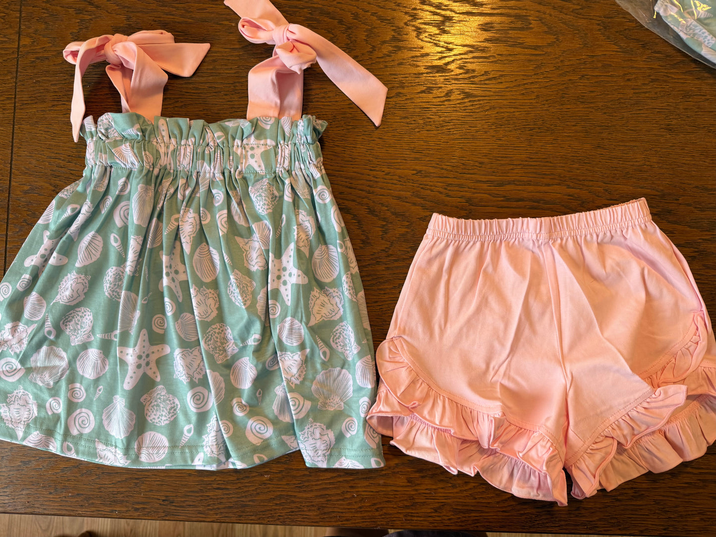 Green & White Seashells Sibling Set