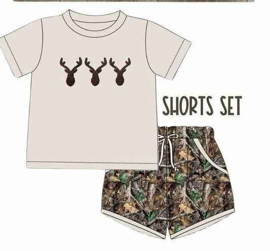 Bailey's Bucks French Knot Short Set